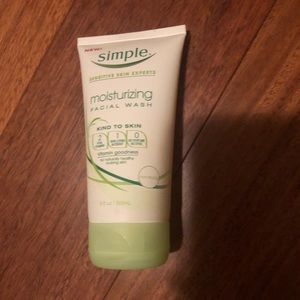 simple moisturizing facial wash
